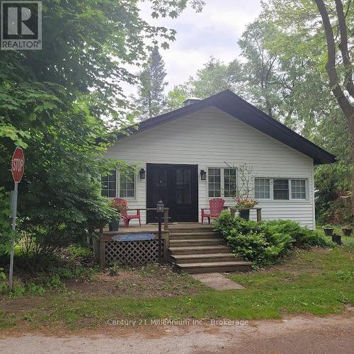 19 HASTINGS AVENUE  Tiny, ON L0L 1P0