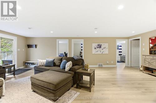 16 Balvina Drive W, Goderich (Goderich (Town)), ON - Indoor Photo Showing Living Room