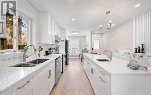 24 Pluto Drive, Brampton, ON - Indoor Photo Showing Kitchen With Double Sink With Upgraded Kitchen