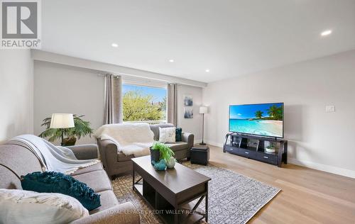 24 Pluto Drive, Brampton, ON - Indoor Photo Showing Living Room
