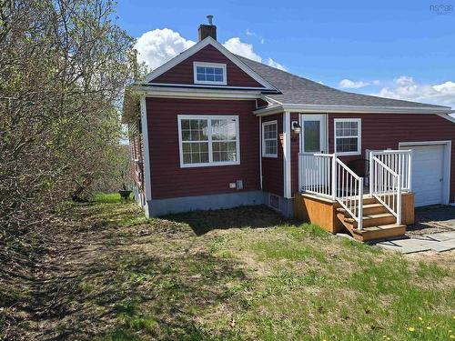 66 Oak Street  Trenton, NS B2H 3A3