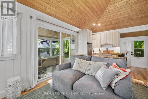 2021 Third Line, Douro-Dummer, ON - Indoor Photo Showing Living Room