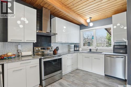 89 Phillips Crescent, Saskatoon, SK - Indoor Photo Showing Kitchen With Upgraded Kitchen