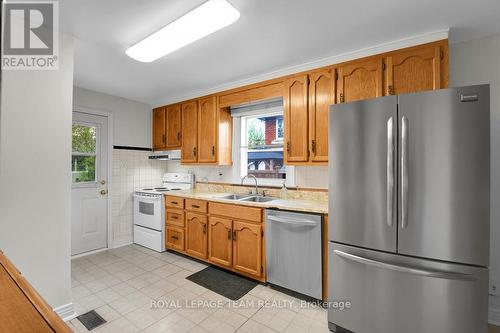 1104 Apolydor Avenue, Ottawa, ON - Indoor Photo Showing Kitchen With Double Sink