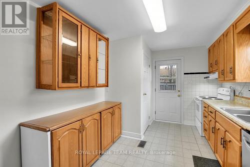 1104 Apolydor Avenue, Ottawa, ON - Indoor Photo Showing Kitchen