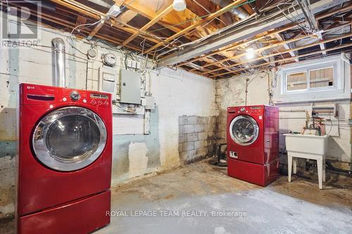 1104 Apolydor Avenue, Ottawa, ON - Indoor Photo Showing Laundry Room