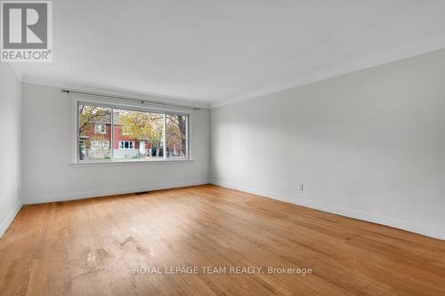 1104 Apolydor Avenue, Ottawa, ON - Indoor Photo Showing Living Room