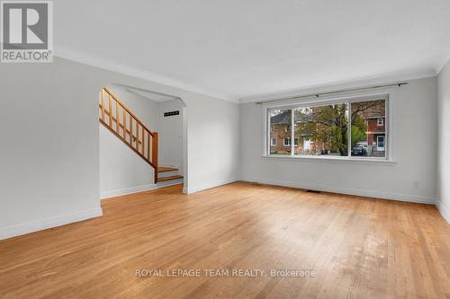 1104 Apolydor Avenue, Ottawa, ON - Indoor Photo Showing Living Room