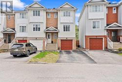 96 MANHATTAN CRESCENT  Ottawa, ON K2C 4B7