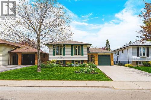 104 GARDINER Drive  Hamilton, ON L9C 5W8