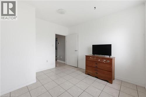 Neutral white walls with a semi-gloss finish - 2934 Baker Road, Niagara Falls, ON - Indoor Photo Showing Other Room
