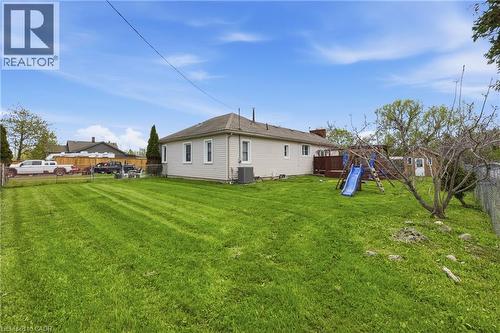 Expansive backyard featuring a manicured lawn, a chain-link fence, and a visible deck - 2934 Baker Road, Niagara Falls, ON - Outdoor