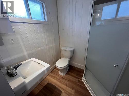 701 I Avenue N, Saskatoon, SK - Indoor Photo Showing Bathroom