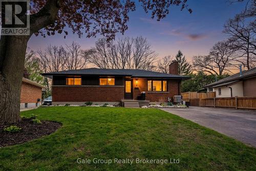 9 STRATHCONA DRIVE  London East (East O), ON N5W 1P7