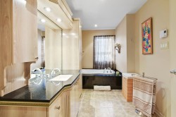 Salle de bains attenante à la CCP - 