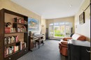 Salon - 40 Place Le Marronnier, Saint-Lambert, QC  - Indoor 