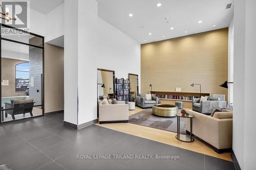 Villagewalk Amenities - 1403 - 240 Villagewalk Boulevard, London North (North R), ON - Indoor Photo Showing Other Room