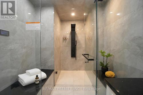 95 Sarracini Crescent, Vaughan, ON - Indoor Photo Showing Bathroom