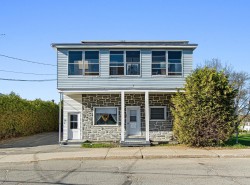 285A  - 285D Rue de l'Hôtel-de-Ville  Brownsburg-Chatham, QC J8G 3B3