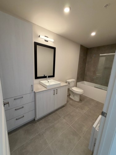 Bathroom - 204-416 Av. Barron, Lachute, QC - Indoor Photo Showing Bathroom
