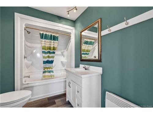 17 North Bayview Rd, Baie-Sainte-Anne, NB 