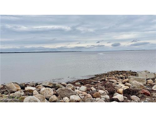 17 North Bayview Rd, Baie-Sainte-Anne, NB 