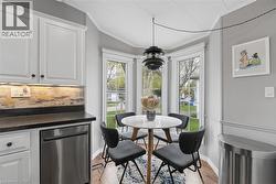 Bay window dining area - 