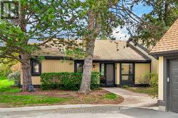 10 PEBBLE BEACH COURT Ottawa, ON K2S 1B9