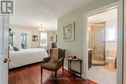 Spacious primary bedroom - 