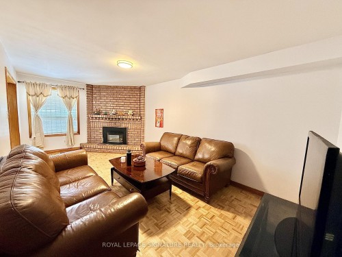 132 Glenn Hawthorne Boulevard, Mississauga, ON - Indoor Photo Showing Living Room With Fireplace