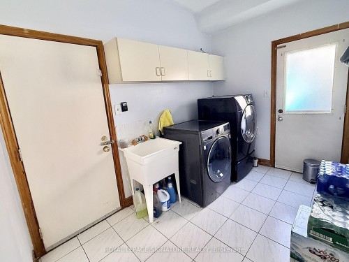 132 Glenn Hawthorne Boulevard, Mississauga, ON - Indoor Photo Showing Laundry Room