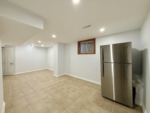 132 Glenn Hawthorne Boulevard, Mississauga, ON - Indoor
