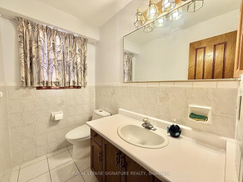 132 Glenn Hawthorne Boulevard, Mississauga, ON - Indoor Photo Showing Bathroom