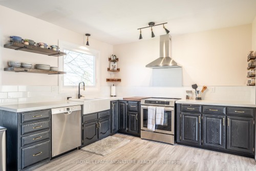34 Champlain Crescent, Oro-Medonte, ON - Indoor Photo Showing Kitchen With Upgraded Kitchen