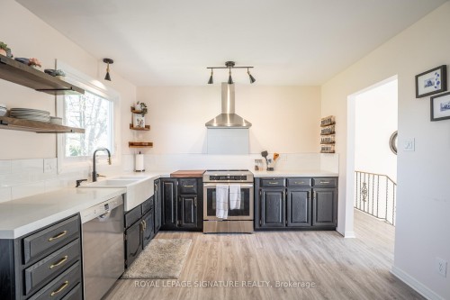 34 Champlain Crescent, Oro-Medonte, ON - Indoor Photo Showing Kitchen With Upgraded Kitchen