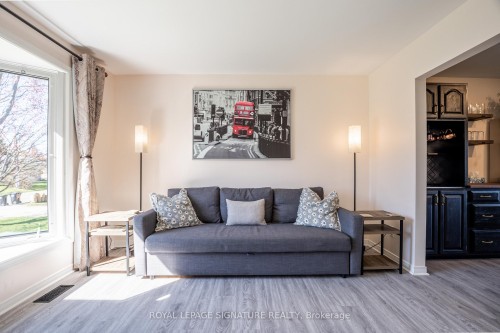34 Champlain Crescent, Oro-Medonte, ON - Indoor Photo Showing Living Room
