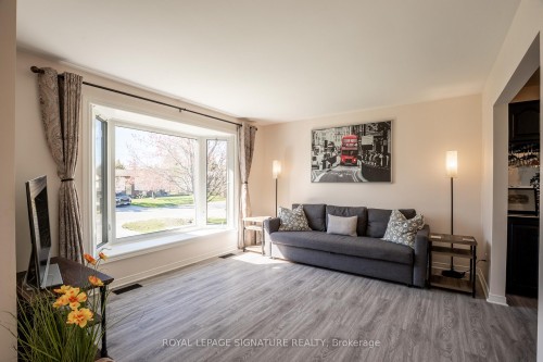 34 Champlain Crescent, Oro-Medonte, ON - Indoor Photo Showing Living Room