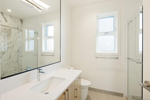 #3-10393 Allbay Rd, Sidney, BC - Indoor Photo Showing Bathroom