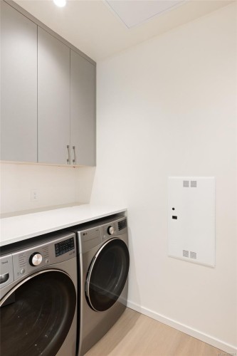 #3-10393 Allbay Rd, Sidney, BC - Indoor Photo Showing Laundry Room