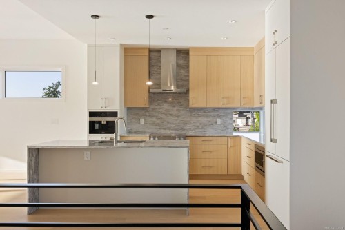 #3-10393 Allbay Rd, Sidney, BC - Indoor Photo Showing Kitchen With Upgraded Kitchen