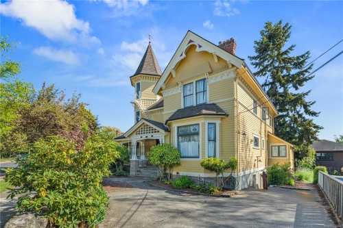 1171 Rockland Ave  Victoria, BC V8V 3H8