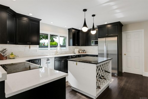 3075 Devon Rd, Oak Bay, BC 