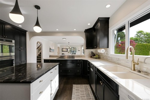 3075 Devon Rd, Oak Bay, BC 