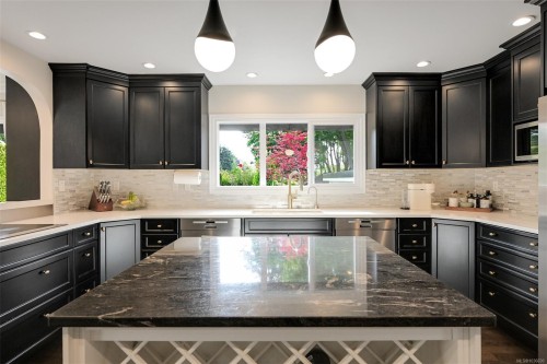 3075 Devon Rd, Oak Bay, BC 