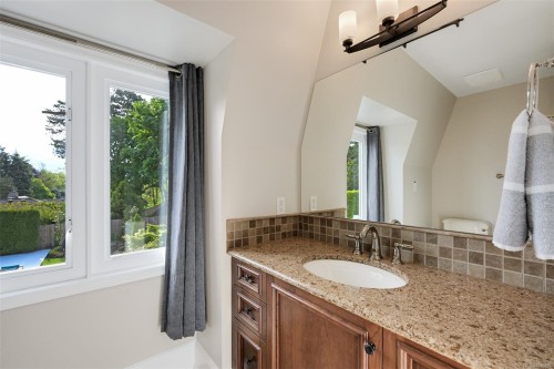 3075 Devon Rd, Oak Bay, BC 