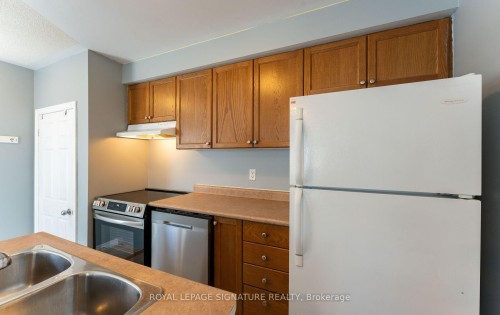 Coach/Lane House-6 Innisvale Drive, Markham, ON - Indoor Photo Showing Kitchen With Double Sink