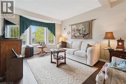 203 Baker Street, Waterloo, ON - Indoor Photo Showing Living Room