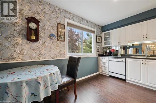 203 Baker Street, Waterloo, ON - Indoor Photo Showing Kitchen