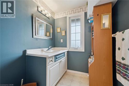 203 Baker Street, Waterloo, ON - Indoor Photo Showing Bathroom