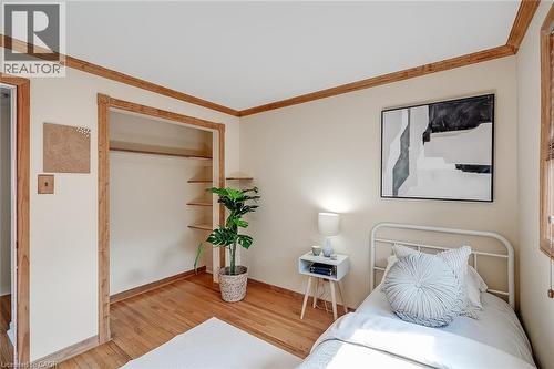 652 Ardleigh Crescent, Burlington, ON - Indoor Photo Showing Bedroom